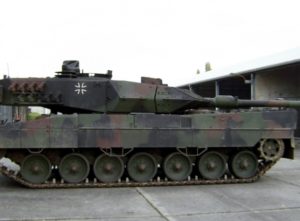 Die Leopard 2 Panzertests stoßen auf Kritik bei der Opposition.